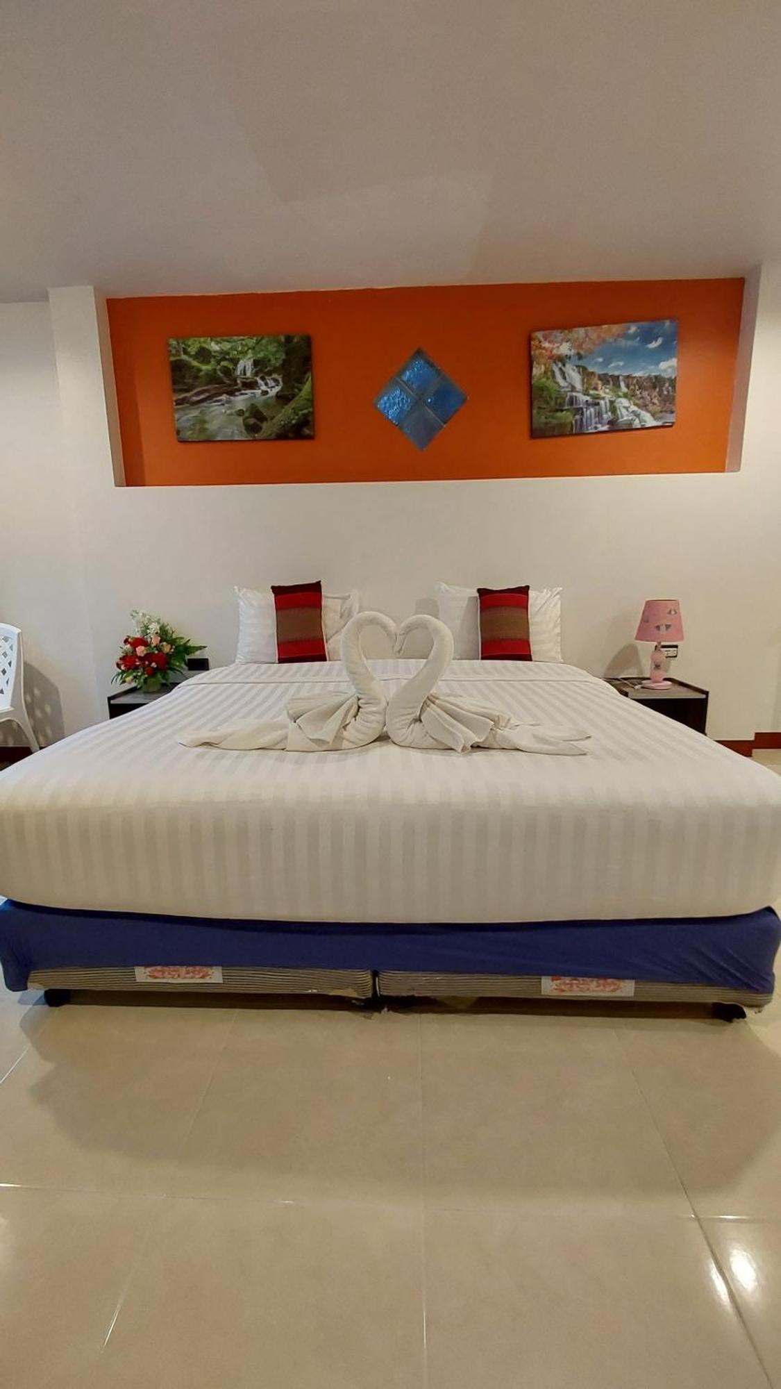 Albergue Benetti House Patong Exterior foto