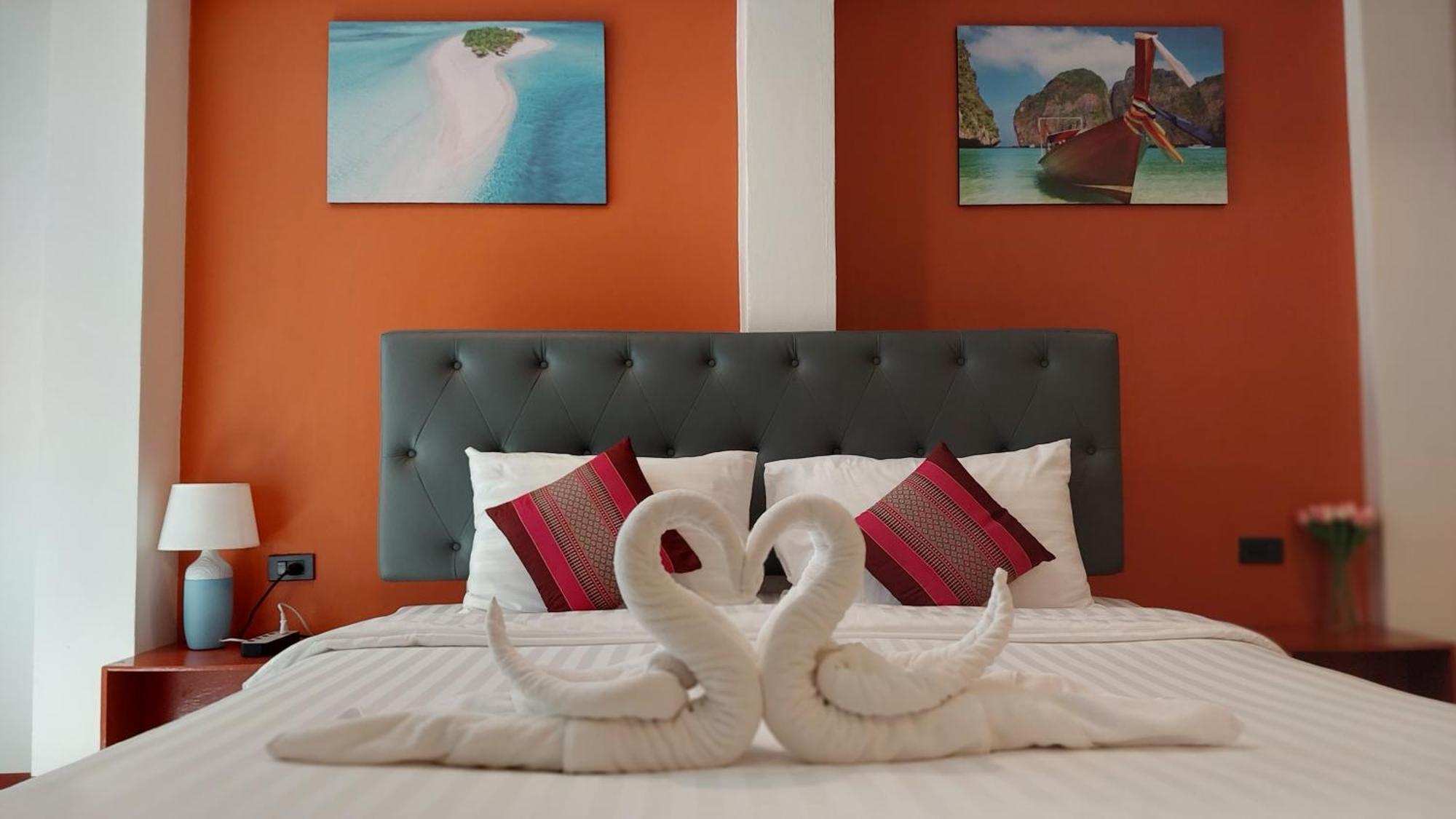 Albergue Benetti House Patong Exterior foto